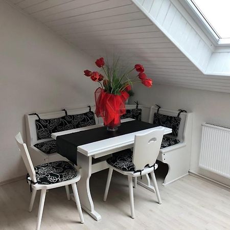 Ferienwohnung Taunus Im Gruenen Obergeschoss Langgons Exterior foto